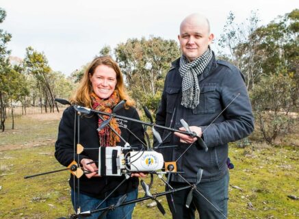 ANU researchers Debbie Saunders and Adrian Manning worked with the Australian Centre for Field Robotics to develop the tracking drone(Supplied: Stuart Hay, ANU)